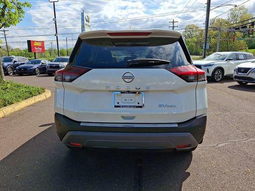 Pearl White Tricoat 2023 Nissan Rogue SV