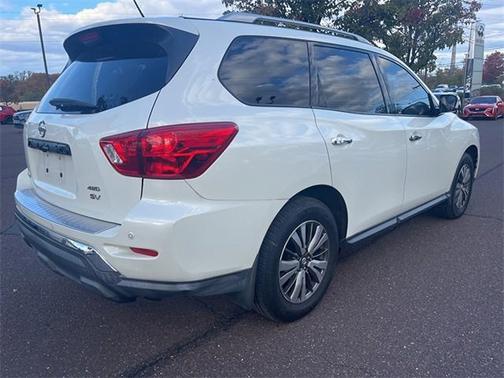 2018 Nissan Pathfinder SV