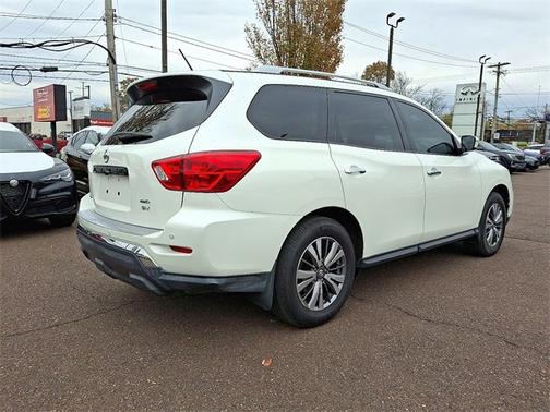 2018 Nissan Pathfinder SV