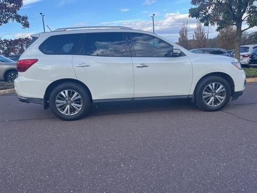 2018 Nissan Pathfinder SV