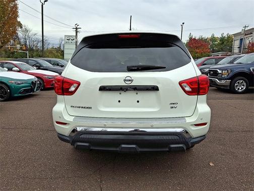 2018 Nissan Pathfinder SV