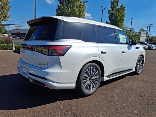 2026 INFINITI QX80 LUXE