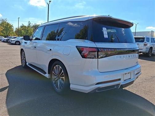 2026 INFINITI QX80 LUXE