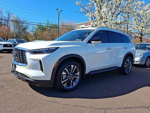 Majestic White 2023 INFINITI QX60 Luxe