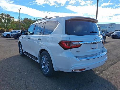 2022 INFINITI QX80 LUXE