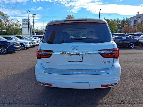 2022 INFINITI QX80 LUXE