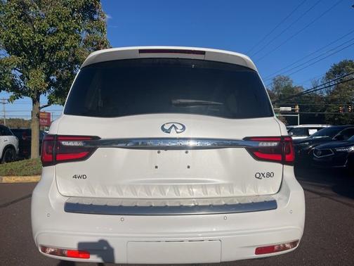2022 INFINITI QX80 LUXE