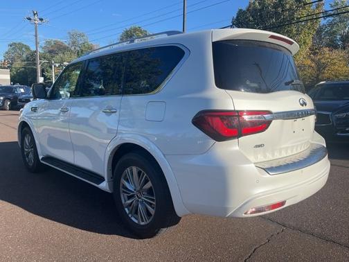 2022 INFINITI QX80 LUXE