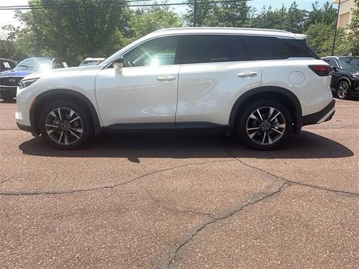 2024 INFINITI QX60 LUXE