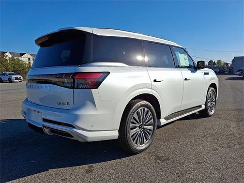 2026 INFINITI QX80 LUXE