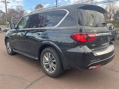 2024 INFINITI QX80 LUXE