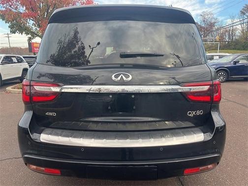 2024 INFINITI QX80 LUXE