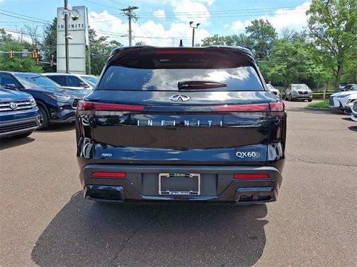 2024 INFINITI QX60 LUXE