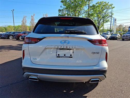 2022 INFINITI QX50 LUXE