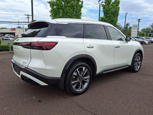 Majestic White 2023 INFINITI QX60 Luxe