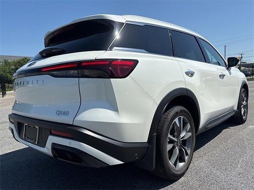 2025 INFINITI QX60 LUXE