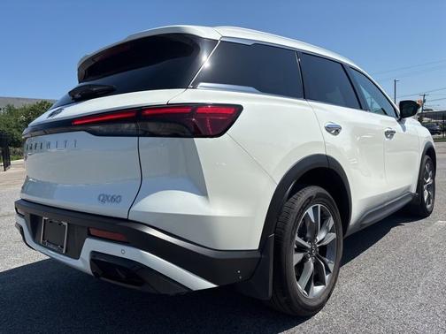 2025 INFINITI QX60 LUXE