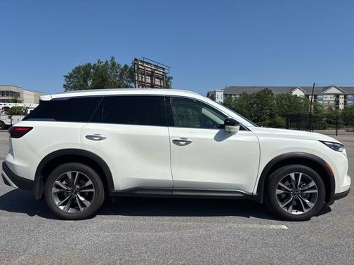 2025 INFINITI QX60 LUXE