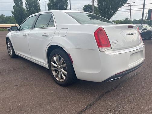 2017 Chrysler 300 Limited