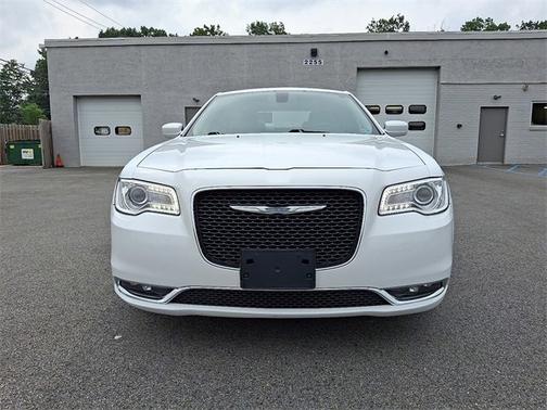 2017 Chrysler 300 Limited