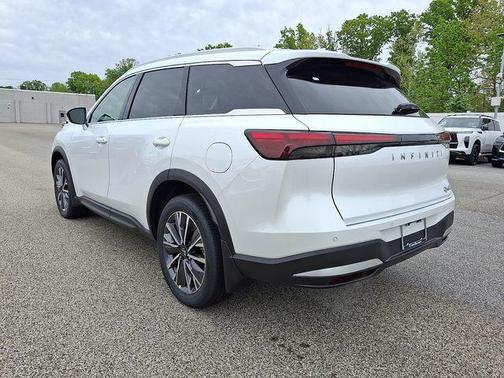 Radiant White 2027 INFINITI QX60 LUXE AWD
