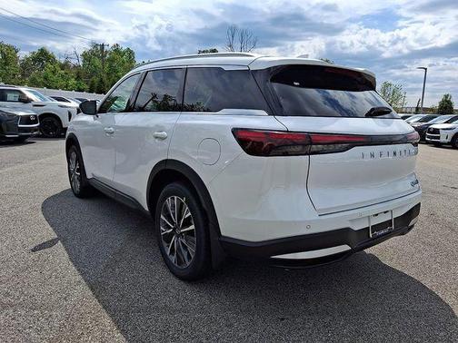 Radiant White 2027 INFINITI QX60 LUXE AWD