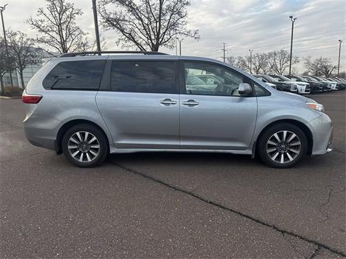2018 Toyota Sienna XLE Premium