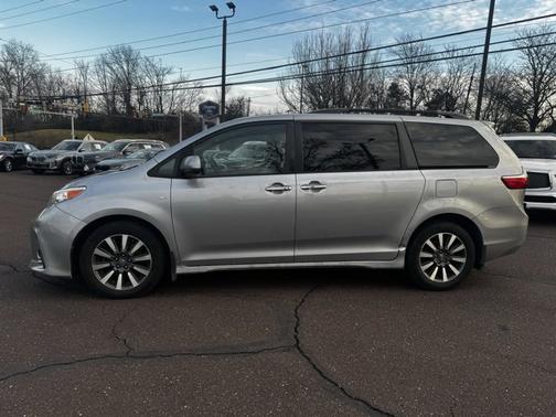 2018 Toyota Sienna XLE Premium