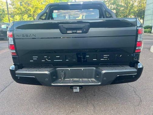 Super Black 2024 Nissan Frontier SV