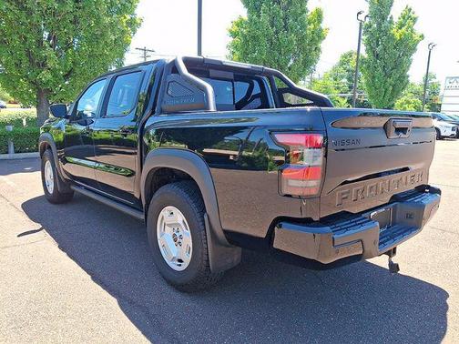 Super Black 2024 Nissan Frontier SV