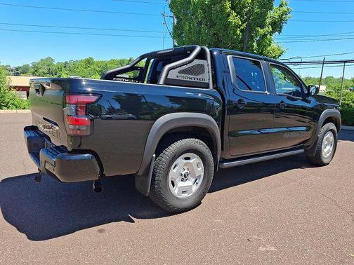 Super Black 2024 Nissan Frontier SV