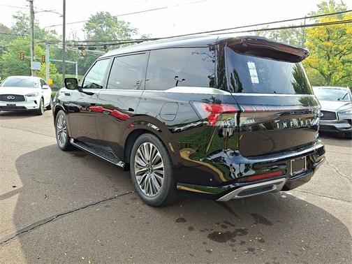 2026 INFINITI QX80 LUXE