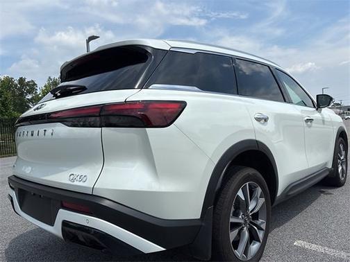 2024 INFINITI QX60 LUXE