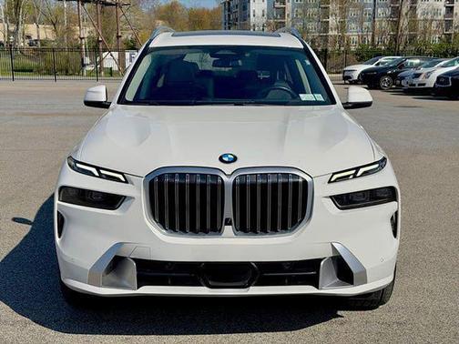 Alpine White 2024 BMW X7 xDrive40i