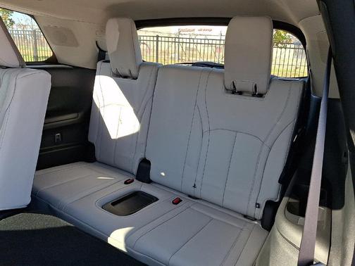 Radiant White 2027 INFINITI QX60 LUXE AWD