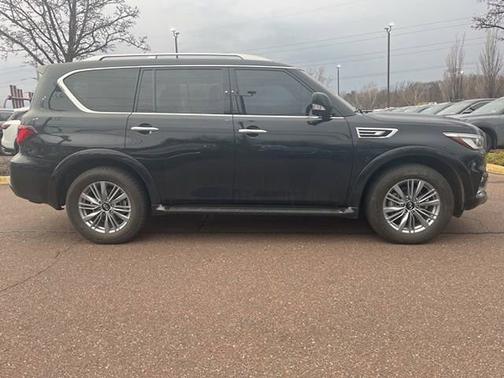 2024 INFINITI QX80 LUXE