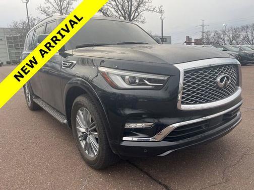 2024 INFINITI QX80 LUXE