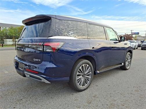 2026 INFINITI QX80 LUXE