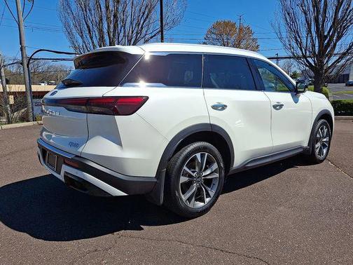 Majestic White 2023 INFINITI QX60 Luxe