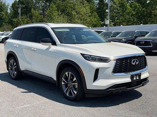 Majestic White 2024 INFINITI QX60 Luxe