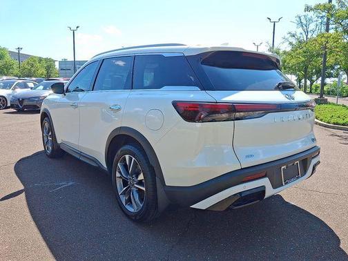 Majestic White 2024 INFINITI QX60 Luxe