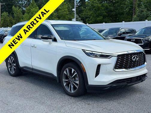 Majestic White 2025 INFINITI QX60 Luxe