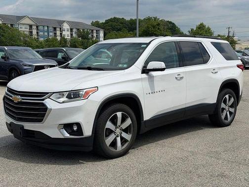 Iridescent Pearl Tricoat 2020 Chevrolet Traverse LT Leather