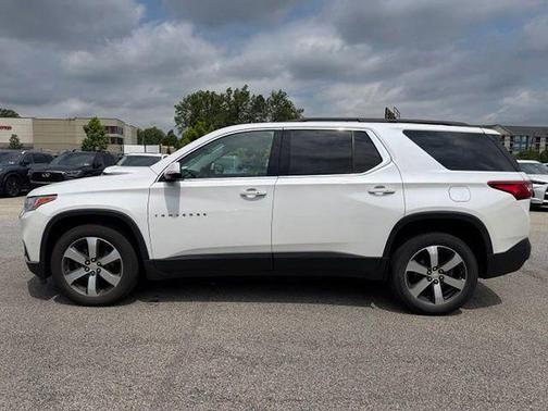 Iridescent Pearl Tricoat 2020 Chevrolet Traverse LT Leather