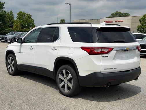 Iridescent Pearl Tricoat 2020 Chevrolet Traverse LT Leather
