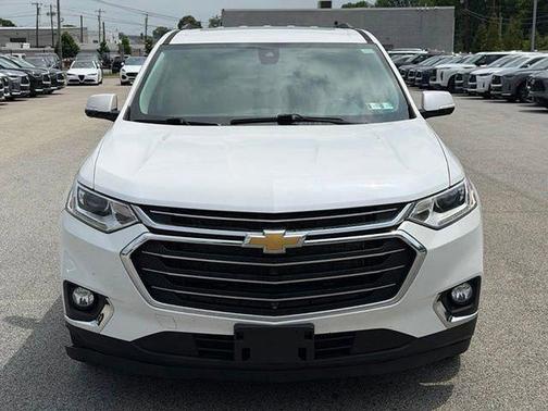Iridescent Pearl Tricoat 2020 Chevrolet Traverse LT Leather