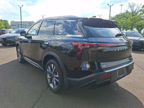 Mineral Black 2023 INFINITI QX60 Luxe