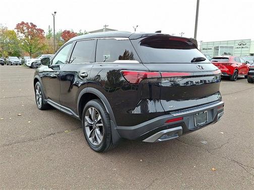 2022 INFINITI QX60 LUXE