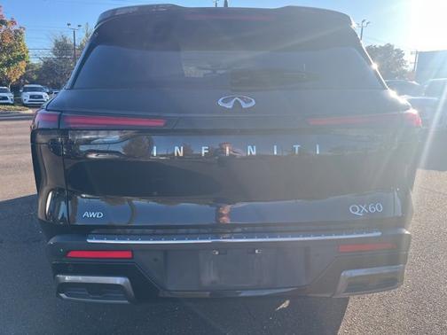 2022 INFINITI QX60 LUXE