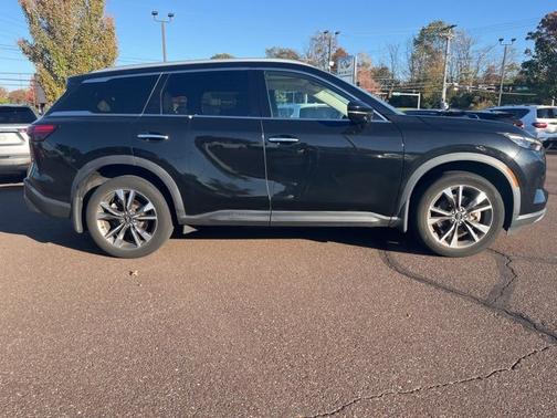 2022 INFINITI QX60 LUXE